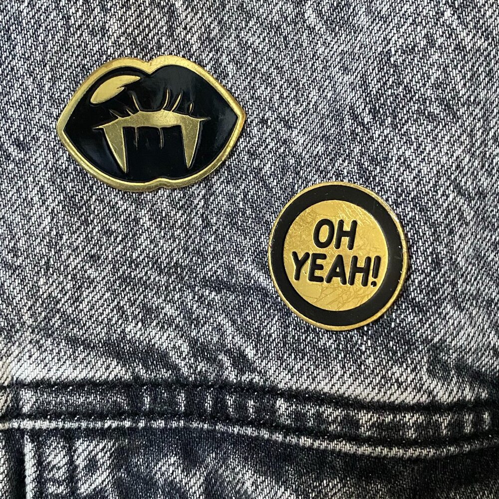 Spooky Pin Set of 2 - 1 Vampire Lips and 1 Oh yeah pins